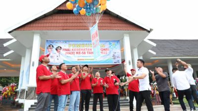 Bupati Bantaeng, Ilham Azikin membuka secara resmi gelaran menyambut Hari Kesehatan Nasional (HKN) ke-58 tingkat Kabupaten di Tribun Pantai Seruni Bantaeng, Rabu, 9 November 2022.