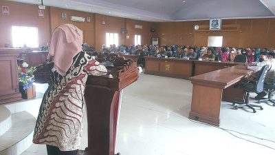 Staf Ahli Bidang Kemasyarakatan dan SDM Hj. Darmawati , membuka acara Diseminasi Audit Kasus Stanting Tahap II Tingkat Kabupaten Bulukumba, di Ruang Pola Kantor Bupati, Kamis, (1/12/2022).